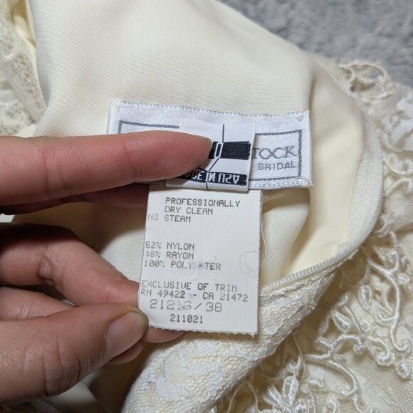 Jessica McClintock Ivory Lace Bridal Gown - Picture 11 of 15